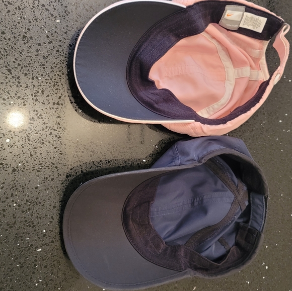 2 Nike Air dry hats - Picture 2 of 4